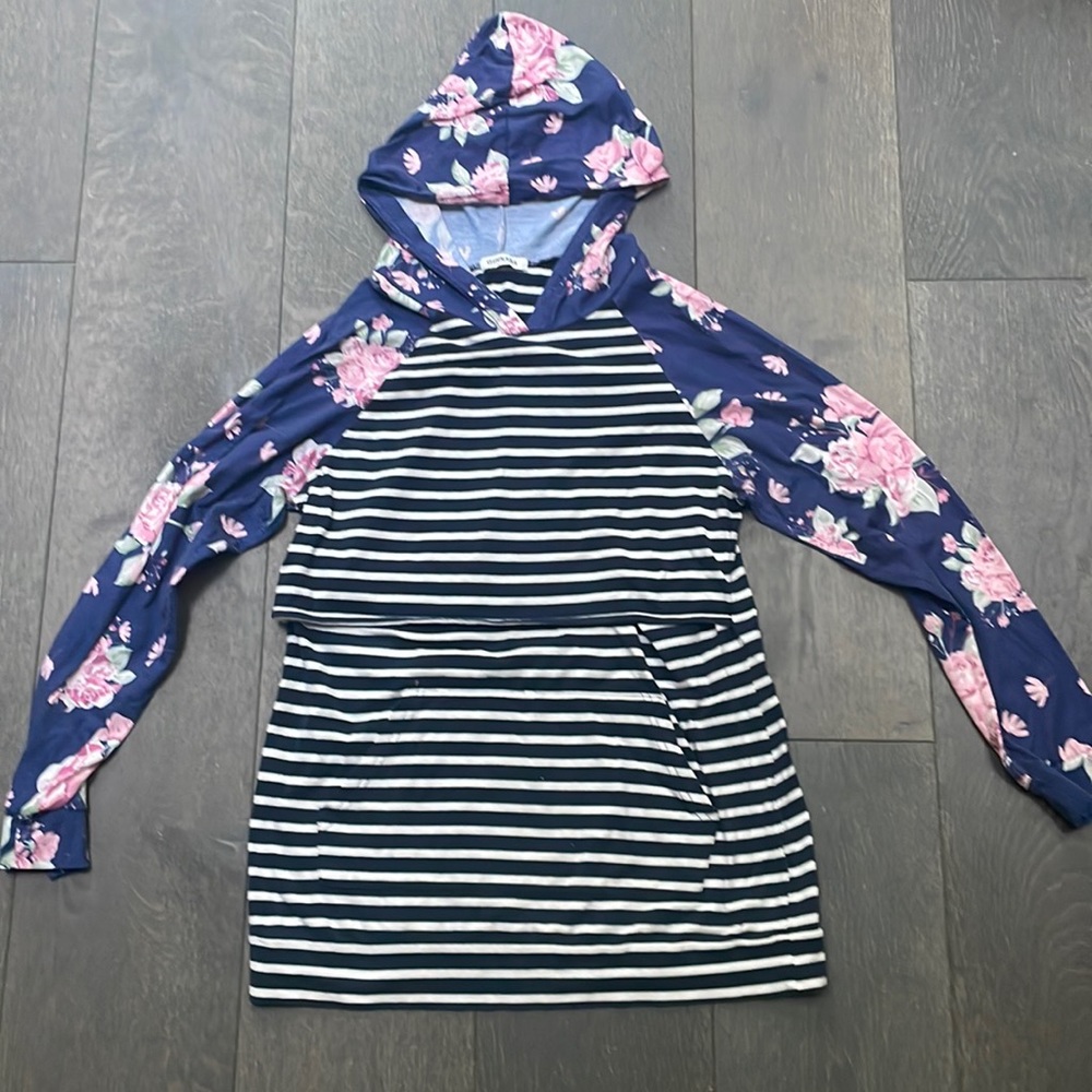 Nursing sweatshirt